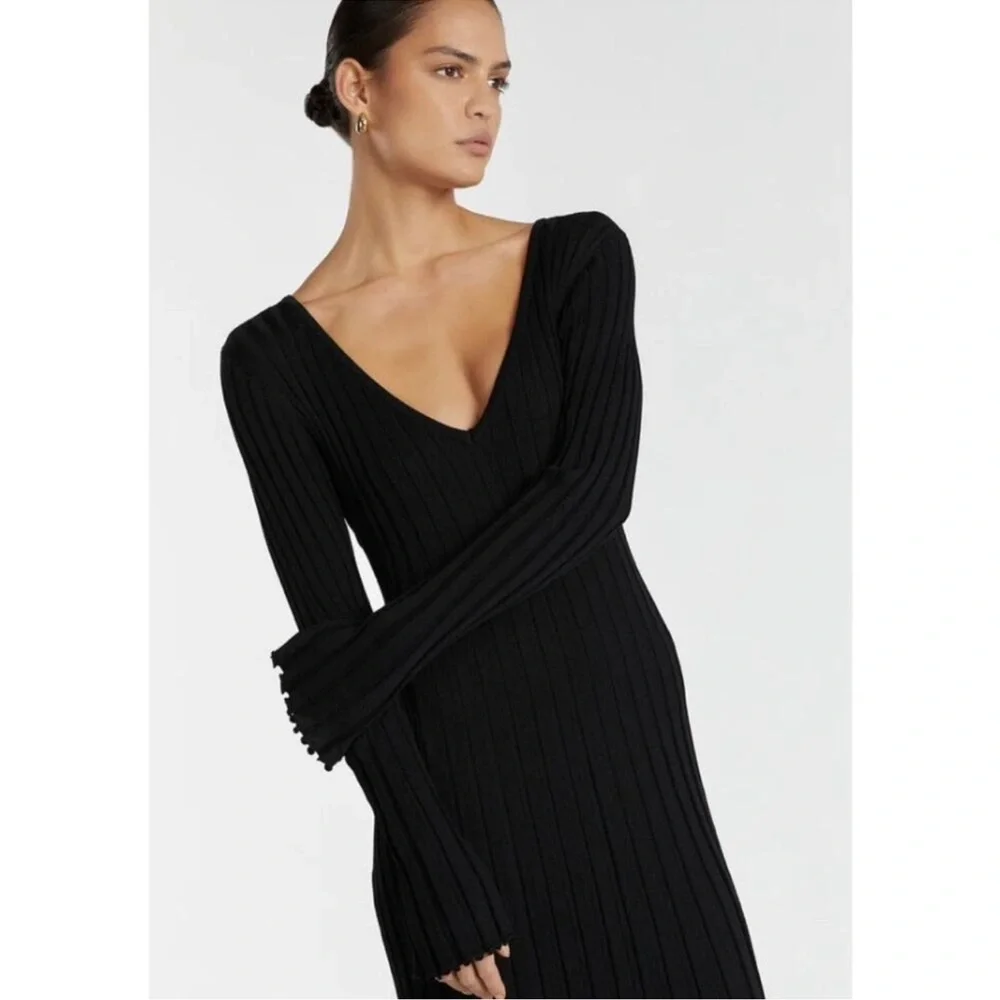 Dissh Ribbed Knit Maxi Dress | Black | Long Sleeve | V-Neck - Picture 3 of 11